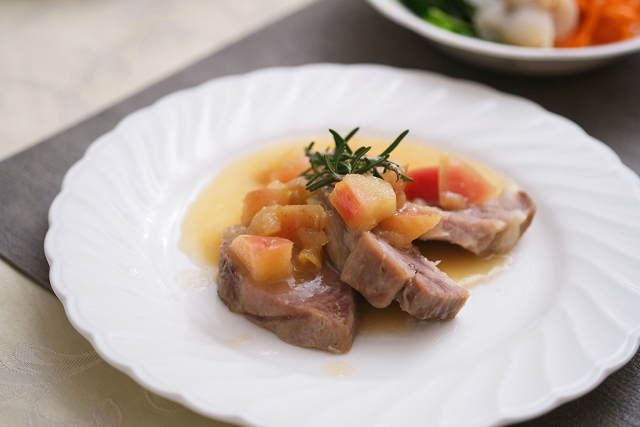 時短レシピ！ 材料そのまま混ぜるだけでグラタンが一気に４人前！超便利なココットダッチオーブンを使ったグラタンの作り方