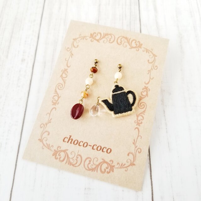 黒檀×夜光貝 珈琲豆ピアス 貴重な木と繊細な職人技 コーヒー豆ピアス cafeピアス・イヤリング コーヒーポット・黒 ☆刺しゅう アクセサリーiichi 日々の暮らしを心地よくするハンドメイドやアンティークのマーケットプレイス