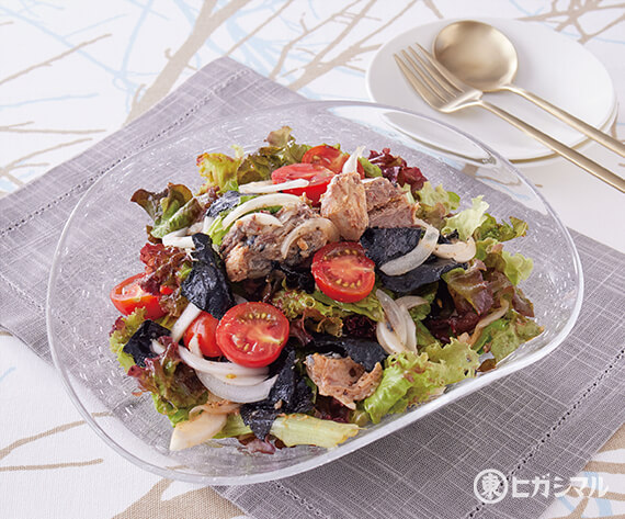 サニーレタスとトマトのシンプルサラダ
