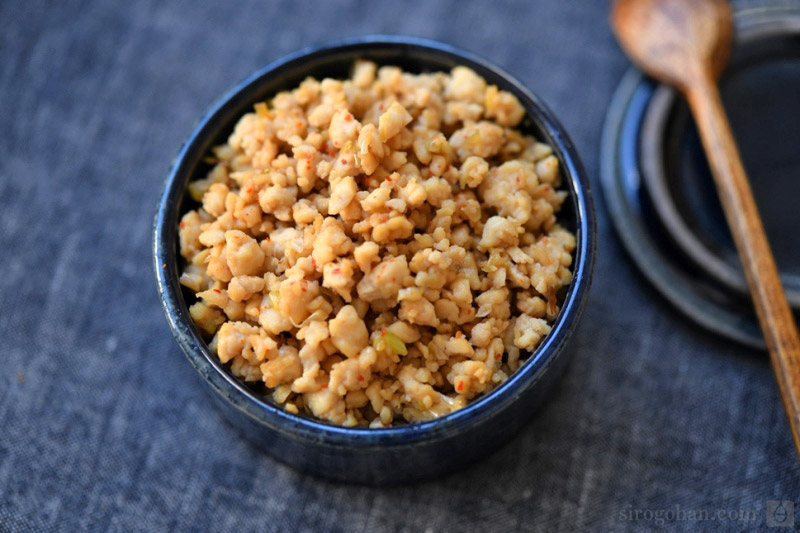 冷凍豆腐レシピ 甘辛ステーキ＆そぼろ丼〜おすすめ2選ヘルシーな節約ごはん