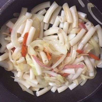 マカロニとコーンのケチャップ炒め♪