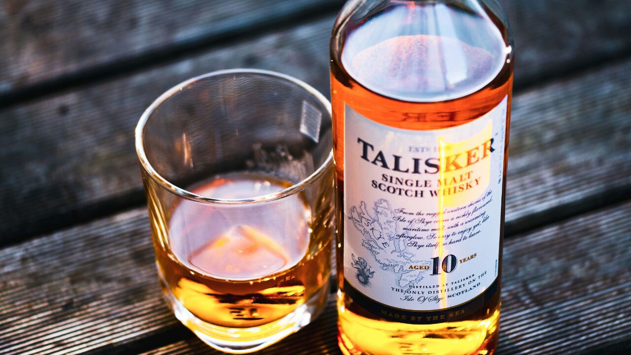 ウイスキーはロックで！注ぐ量と氷にこだわっておいしくたのしいお酒.jp