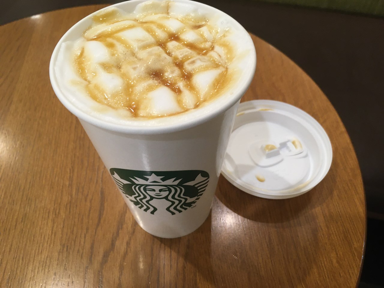 スターバックス キャラメルマキアートハートの真ん中