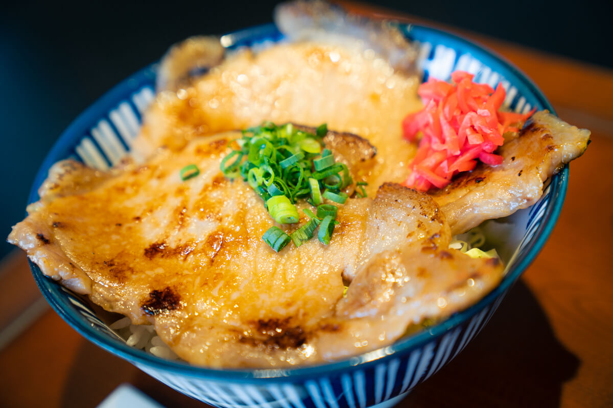 丘の上の豚みそ丼@秩父「ちんばた」あたこの東京ごほうび探し