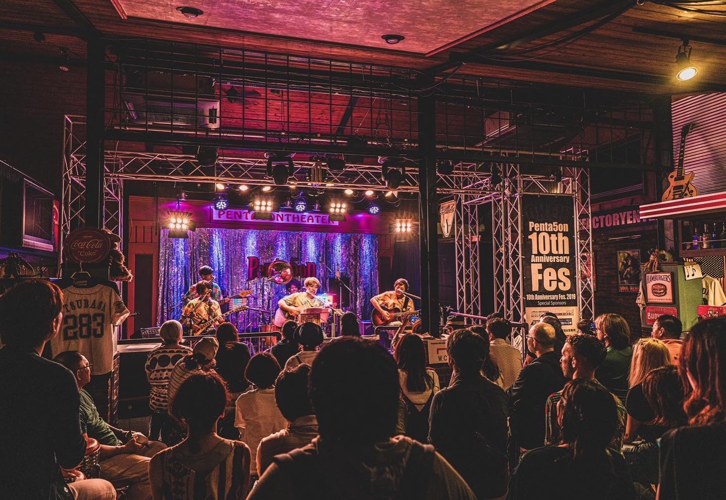 文化祭アメリカンテーマの装飾と内装のアイデア