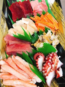 うに！のどぐろ！ 本鮪中とろ祭り 開催 ＼ 人気ネタを一皿に😋 『3種の白身魚食べ比べ』 🟫「のどぐろ塩炙り」 🟥「フグ昆布〆 いくらのせ」⬜「えんがわ」 トロける美味しさの白身魚3種を ぜひかっぱ寿司 でご堪能ください🥢✨ メニューはこちら▽ https:www