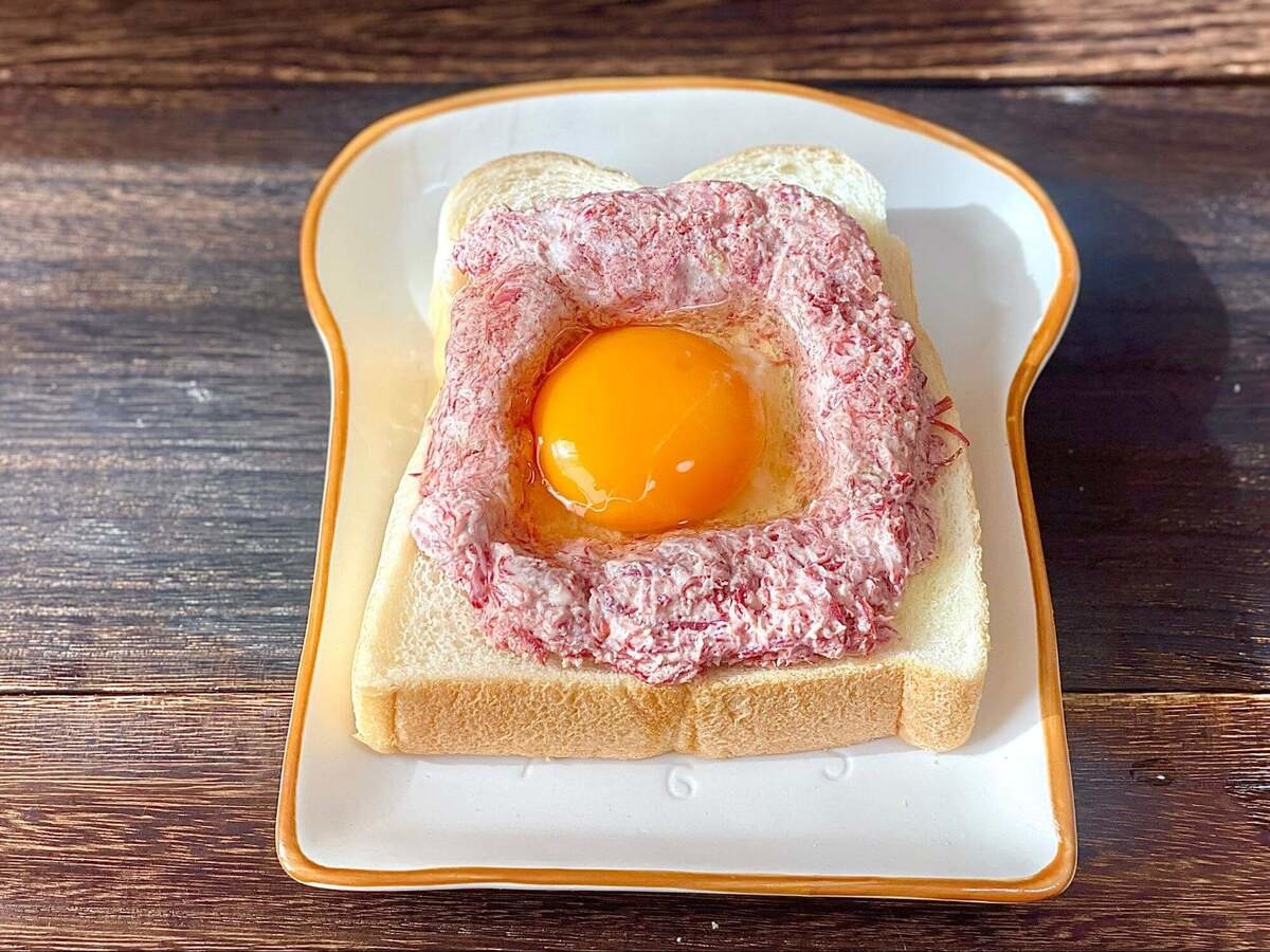 これ昔エブリワンに売ってたよね❤︎目玉焼きトーストジブリ飯 でも目立つ存在で❤︎ 作りたかったのー 意外とこれコツいるのね焦がしちゃったわ😂 なんか昨日は 一日中パタパタしていて お疲れだったみたいで いつのまにか寝落ちw はやく目は覚めたんだけも 寒い