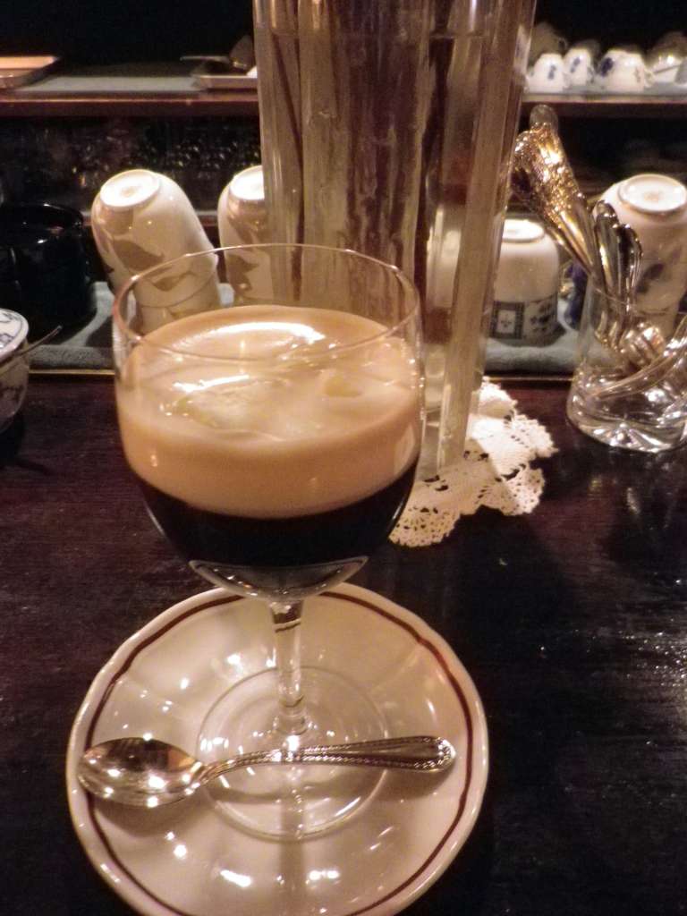 コーヒーカクテルの定番 アイリッシュコーヒーの作り方 レシピ 作り方コーヒー メニュー ダイイチ・アカデミー 未経験から始めるカフェ開業情報サイト