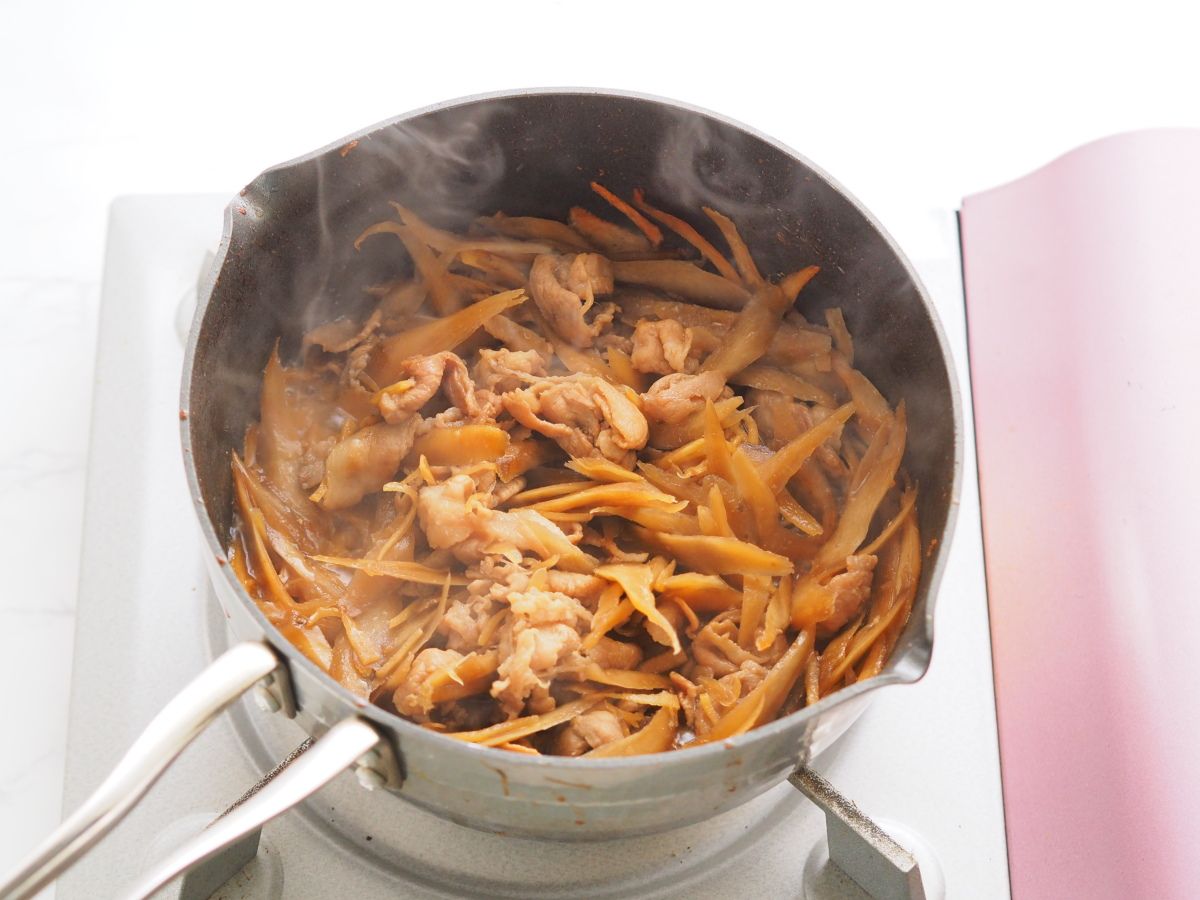 コスパ最高！「ごぼうと豚肉のしぐれ煮」はご飯のお供にぴったり♪ - macaroni