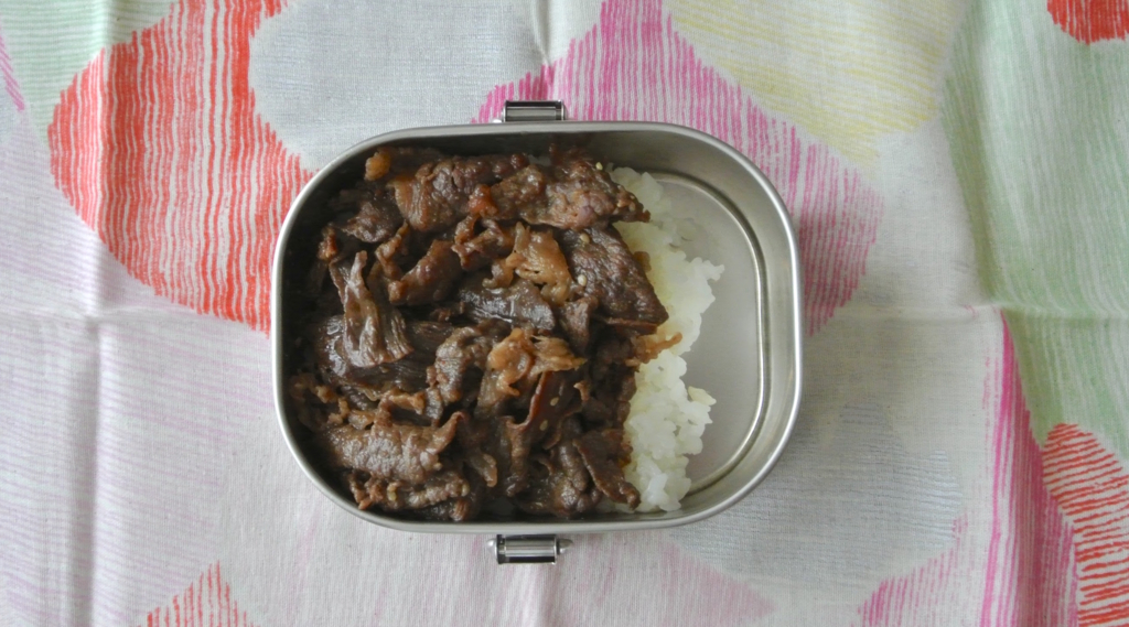 2024最新 肉盛り！豚焼肉ミックス弁当 ファミリーマート おかずたっぷりのお弁当です!!いぬきちのコンビニ飯