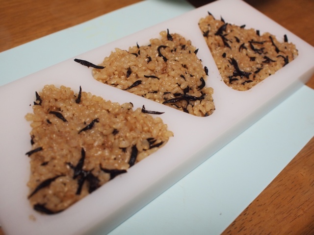 ハートの型抜きを使って簡単！可愛いおにぎりの作り方kaerenmamaオフィシャルブログ「短時間でかわいいキャラ弁当」Powered byAmeba