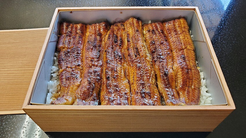 成田 うなぎ 駿河屋でうな重を食べました 成田山新勝寺横の行列が出来るうなぎの名店: 館山、南房総のランチ、グルメ、カフェおすすめ情報