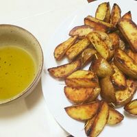 たまごのアヒージョ , 卵 4個, にんにく 4片, 唐辛子 2本, オリーブオイル 鍋底から1cm弱の量,「アジシオ」 12振り,リュウジのバズレシピ 料理 リュウジレシピ リュウジ レシピ たまごのアヒージョ