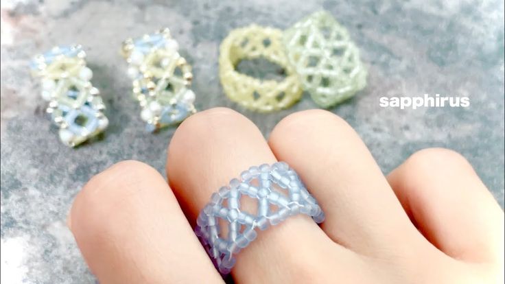 どこで買ったの？ と聞かれそうな、大人のビーズリングがつくれる本