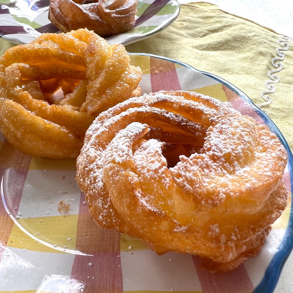 ミスド の最高傑作かも！新作「生フレンチクルーラー」3品レポ&いつものフレンチクルーラーと比較！ あかし- エキスパート - Yahoo!ニュース