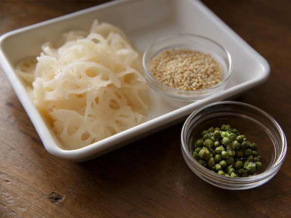 色白で甘さ控えめ、関西風いなり寿司レシピ。オープン包みは弁当にもかわいい！三越伊勢丹の食メディアFOODIE フーディー