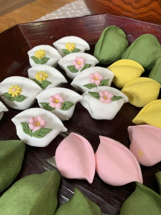 チュソク🇰🇷ソンピョンレッスン, こねこね楽しい甘さ控えめ, もちもちソンピョンを, 仕上げて下さいました♡, お疲れ様でした✨,各種レッスンお申込みは, 公式ラインをご登録下さい。, ⇛@flowercakekobana,チュソク,秋夕,収穫祭,大名節,韓国餅,韓国菓子教室,三重県,鈴鹿市,オンラインレッスン