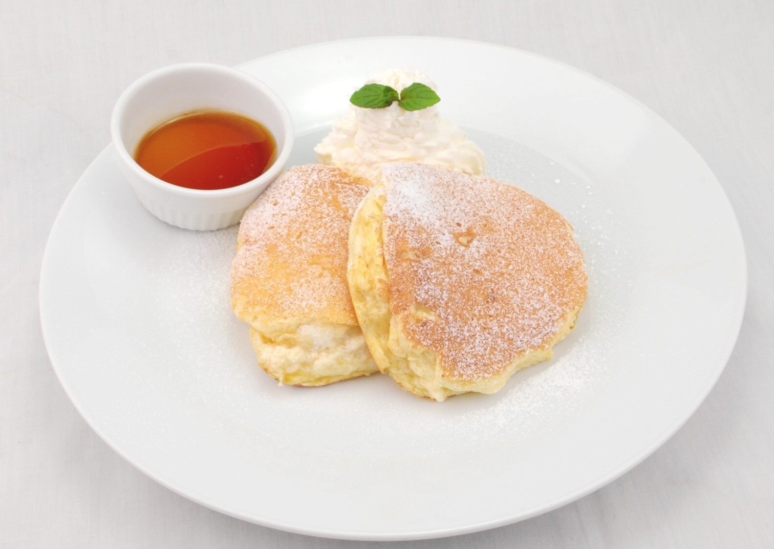 なぜ日本ではホットケーキと呼ぶ？ パンケーキとは何が違うのか