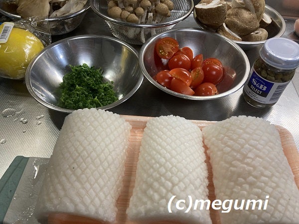 dショッピング 三陸産切り餅カットいか 冷凍イカ 国産 いか 海鮮 カットいか イカステーキ 炒め物 便利 おかず ムラサキイカ 三陸産 岩手三陸宮古鰈屋〇栄 カネセカテゴリ：水産加工品の販売できる商品産直お取り寄せNセレクト147T01910009 ドコモの通販サイト