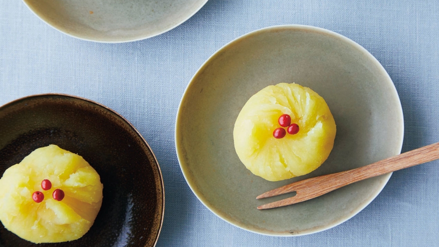 お手軽レシピ🙌「 レンジで作る栗きんとん」このレシピのポイントは↓の投稿文をチェックしてくださいね✨,----------------------------------, ✍️このレシピのポイントは , ✔️初めての方でも作りやすい👏,✔️裏ごし不要でお手軽🙌, ✔️材料4つで簡単😊, ----------------------------------, ■調理時間：30分,