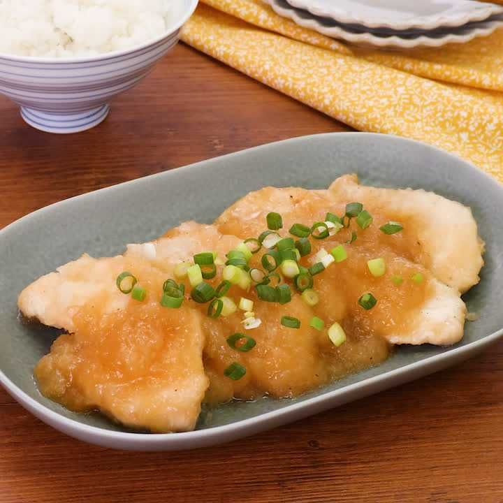 フライパン１つで簡単！とろとろ玉ねぎの鶏もも煮の作り方How to make Chicken Onion Stew - YouTube