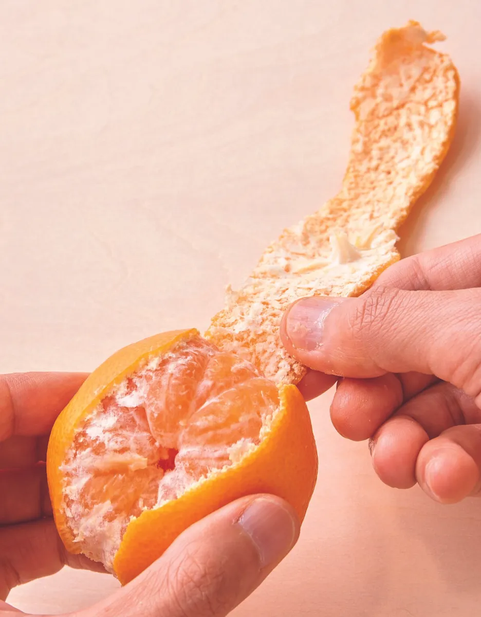 地球儀みかんはどう考えてもがっかりするレベルのむき方だった広報浅羽