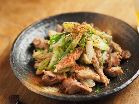 おうちde焼肉＞ 味付き 塩 「せせり」100g ～沖縄岩塩を使用した特製ネギ塩だれで味付け～ トレー無しで袋の真空パックでお届け焼肉食材卸・販売「井本精肉店」