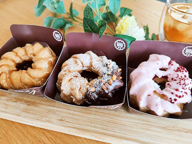 ミスタードーナツの期間限定新商品！白いポン・デ・リングと生フレンチクルーラーを食べた感想。ポケットにつめこんで