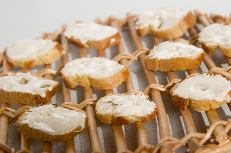 レンジで簡単！サクサク食パンラスク