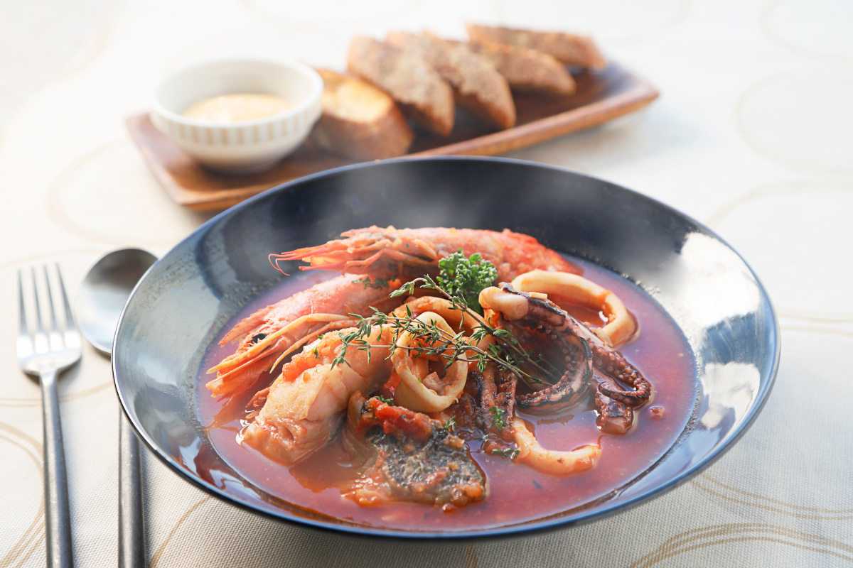 家庭で楽しむブイヤベース料理道場レシピ集八戸のうまいもんがみんな揃う！The市場！八食センタ