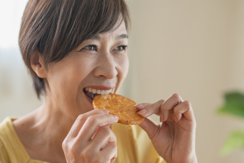 クッキーの歯列矯正器 - クッキーのストックフォトや画像を多数ご用意 - クッキー, クローズアップ, コンセプト - iStock