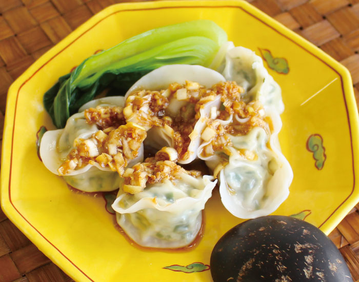 しらたきと鶏ひき肉の水餃子にら醤ソースがけ