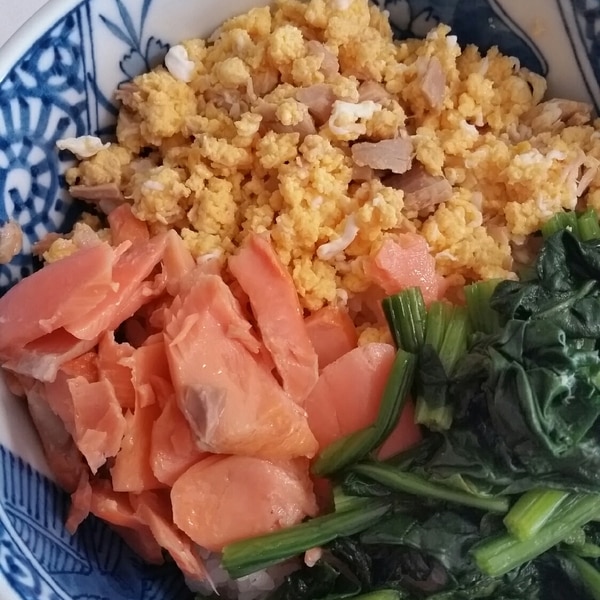 基本からアレンジまで！思わずつくりたくなる「三色丼 鮭」のレシピ集クックパッド
