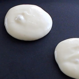 砂糖不使用✨もちもち米粉どら焼き ୨୧୨୧ ＊ ⁡ ⁡餡子は砂糖を使わずに 麹と作る発酵あんこに挑戦！ 水の分量を間違えてパサパサになったり、 カチカチになったり、、 普段作る餡子と比べて ちょっとクセもので 何回か小豆をダメにしました