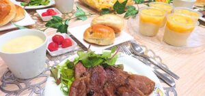 旬のあさりで ボンゴレビアンコ🍾🥂🇮🇹 タリアータはバルサミコ酢でソースを作るのが一般的ですが 切らしていたので黒酢とはちみつで代用したらとても美味しく仕上がりました🍯あさりは白ワインを加えて口が開いたら 一度取り出して煮詰めてから最後にフライパンに戻す