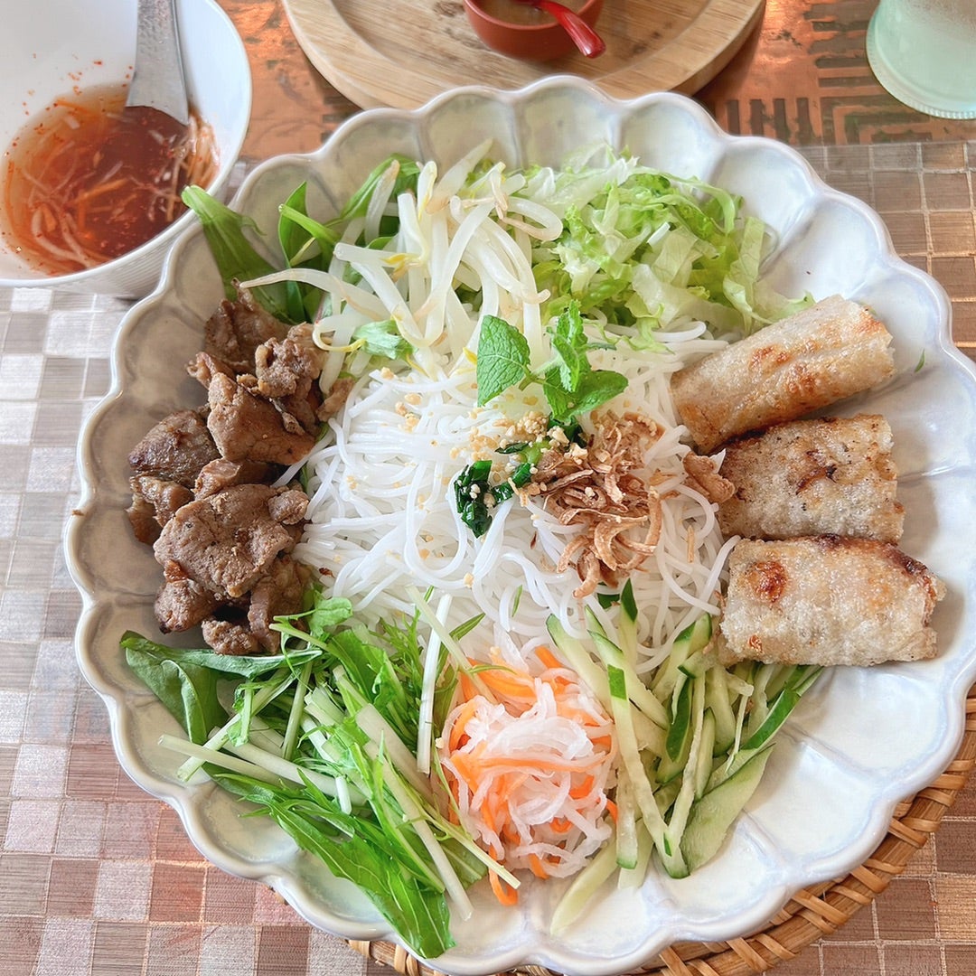 大阪・関西万博 ベトナム料理を食べたＯＦＦ ＣＯＵＲＴ