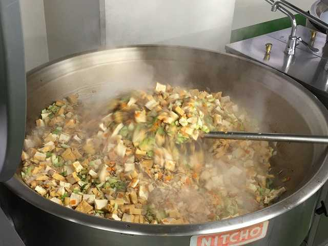 バズりまくってたジアちゃん餃子🥟@michiru1988 さんの投稿をお借りしました❣️ ＼バズりまくってたジアちゃん餃子🥟レシピ👇今回大好きな豆苗使って作りました🥰 ⁡ いいね！って思ったら保存＆コメントも待ってます！🔥 他にもキレイ痩せダイエットレシピ