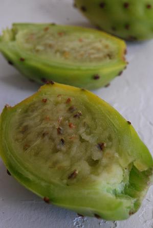 ①ウチワサボテンの実 Fichi d'Indiaを食す_イタリアもも