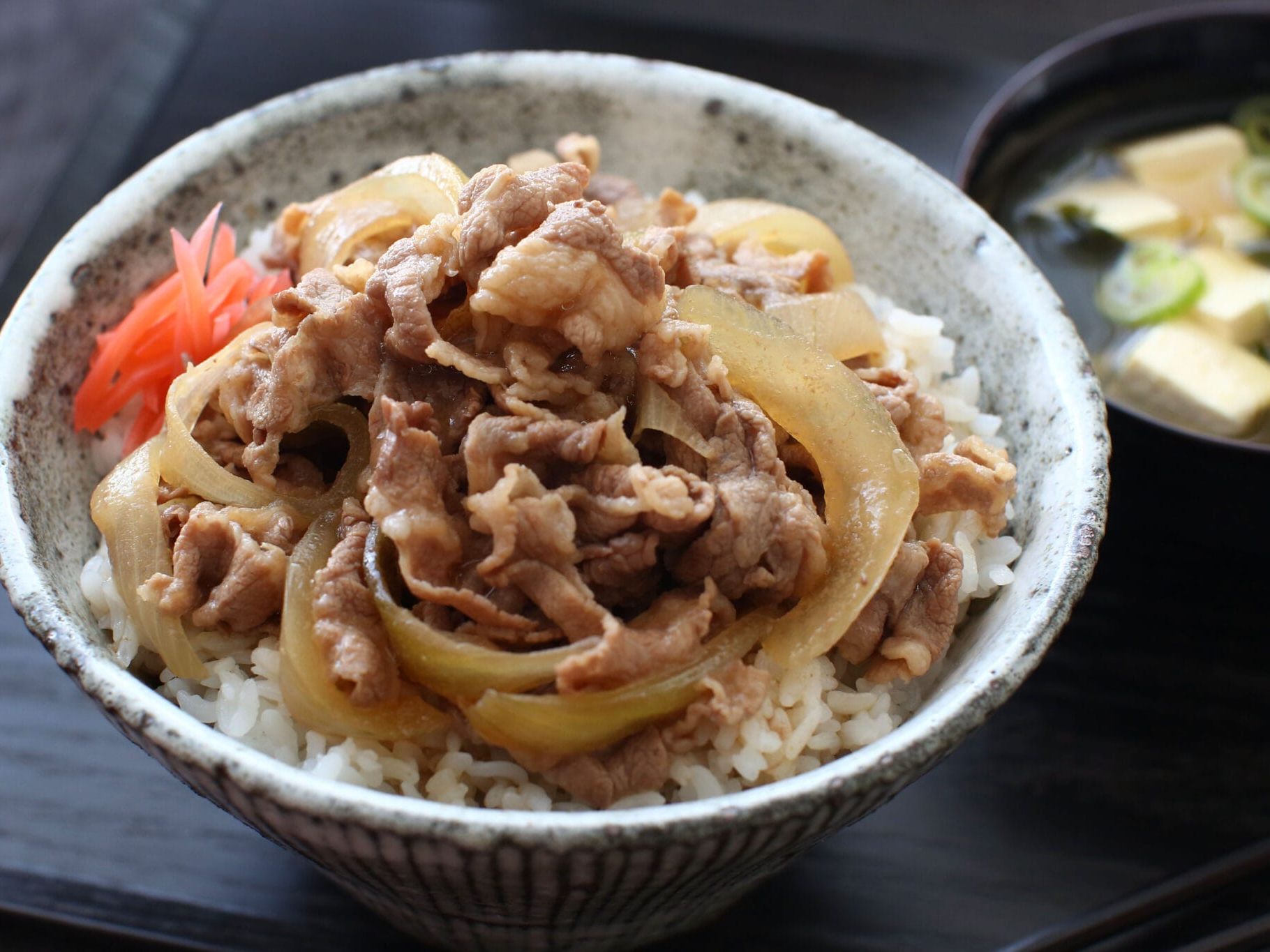 牛丼の玉ねぎの代用野菜は？ネギやキャベツ、白菜がおすすめ？ - Fily