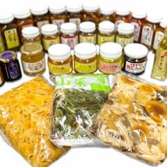 嫁っ子本舗の南蛮味噌🍚 材料のしそに花が咲いて 実が付きました その実を収穫し しょうゆしその実作ります‼️嫁っ子本舗しそ南蛮味噌まるとるいちゃん一緒に鳥さんでも見てるかな