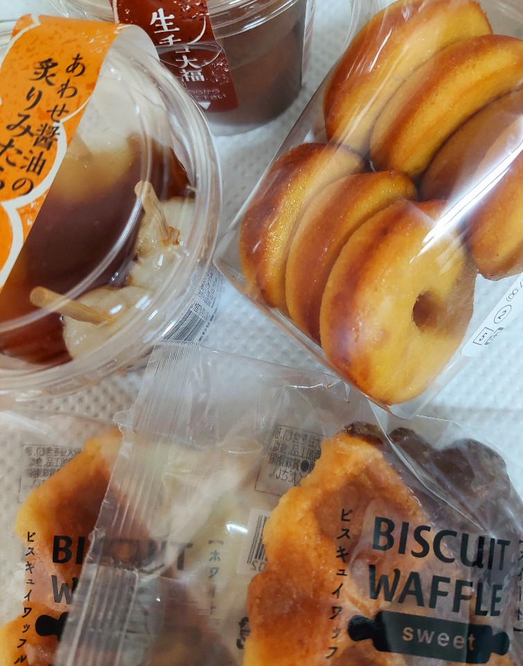 こんばんは🌙シャトレーゼ安城店です！ 今回は多くの方にお楽しみいただける商品をご紹介します！北海道産小麦のワッフル プレーン 1個入 税込118 円3個入 税込 291円 素材にこだわり余計なものが入っていないため、お子様でも安心してお召し上がりいただける