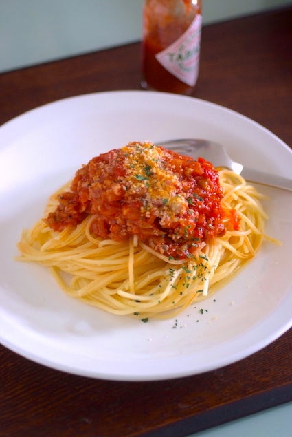 こんばんは🌙 ⁡ 今日は休日に作った節約おうちカフェプレートのご紹介を💛 ⁡先週末はちょうど35日家計簿の最終週だったこともあり、残金はカツカツ 笑⁡お出掛けは出来そうになかったので家にある食材でおうちカフェの開催を決定😂 ⁡ ちょうどおつとめ品でGETした彩り