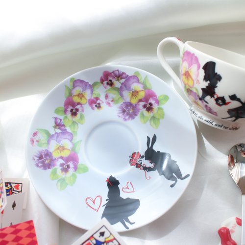 不思議の国のアリス ティーセット 鳴っ