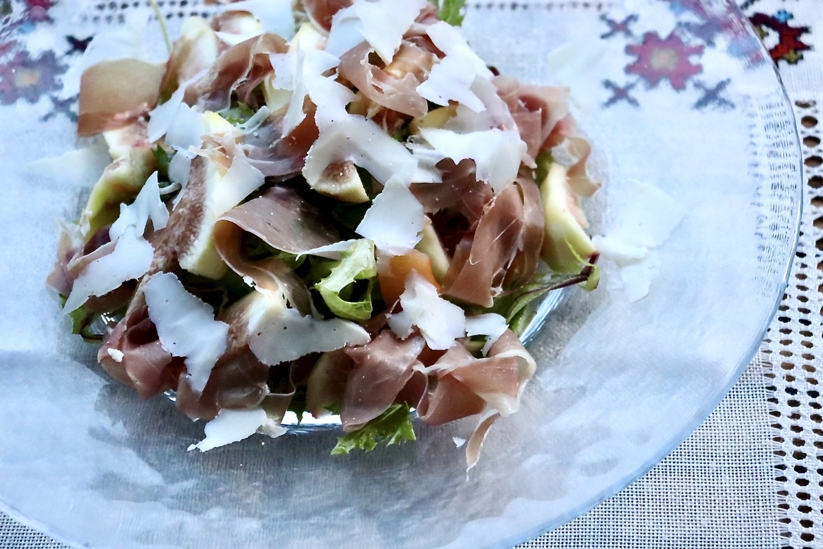 きゅうりと林檎とリコッタチーズのサラダ