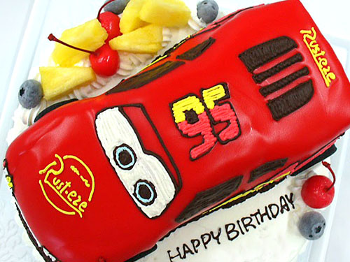 カーズのオーダーケーキ🎂 道路はクッキーで3️⃣を抜いて 黒のプラチョコを被せて🚗🛻🚙 後は、マックイーン、メーター、ジャクソンを描き描き🖼️スイーツアートカーズオーダーケーキオーダーケーキ専門店オーダーメイドケーキカーズケーキマックイーン