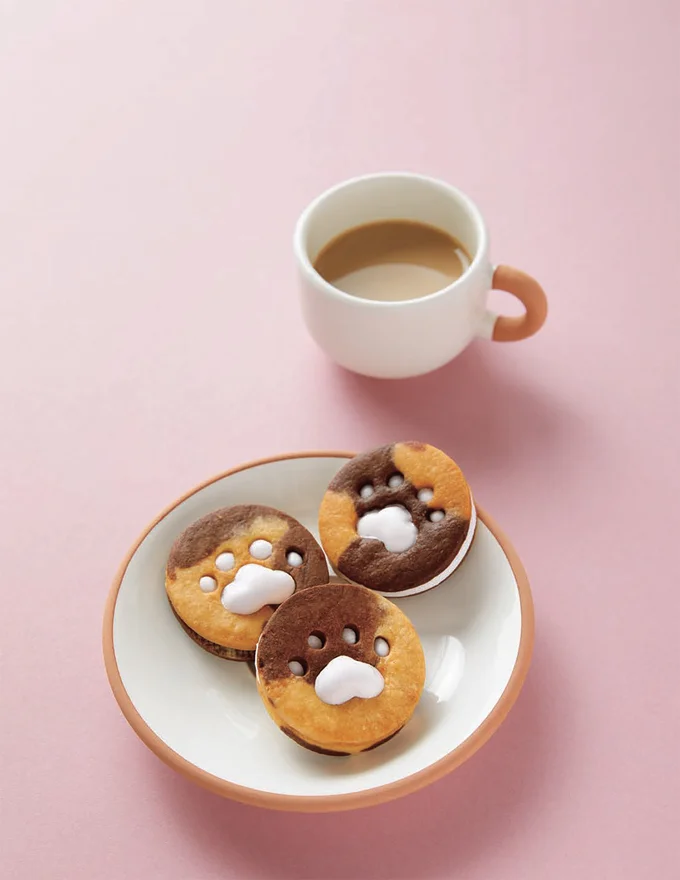 簡単「マシュマロクッキーサンド」が美味しいと話題！挟んでレンチンするだけ♩ - macaroni