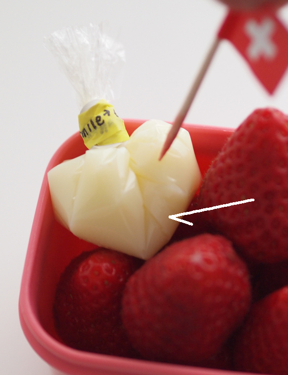 イチゴにかけたいのに練乳がない！？大丈夫♪練乳は簡単に作れます。練乳バターの作り方も。4yuuu