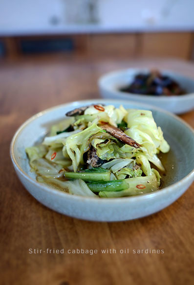 オイルサーディンごはんの献立 副菜：レンジで簡単！パパッとだしキャベツ 、汁物：トマトの冷たいスープ 献立・メニュー 味の素パーク たべる楽しさを、もっと