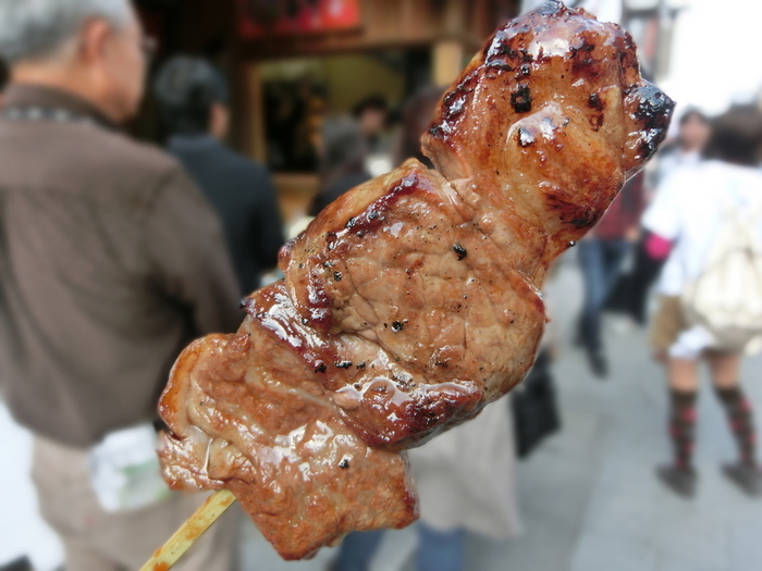 伊勢神宮 松阪牛串を食べ比べ 団五郎茶屋、二光堂、一升瓶あまてるの伊勢神宮さんぽおかげ横丁、おはらい町食べ歩きブログ