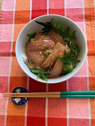 ぶりの漬け丼 麺つゆ、醤油、ごま油他